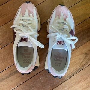 New Balance women 327 Sneakers in Pink and Cream